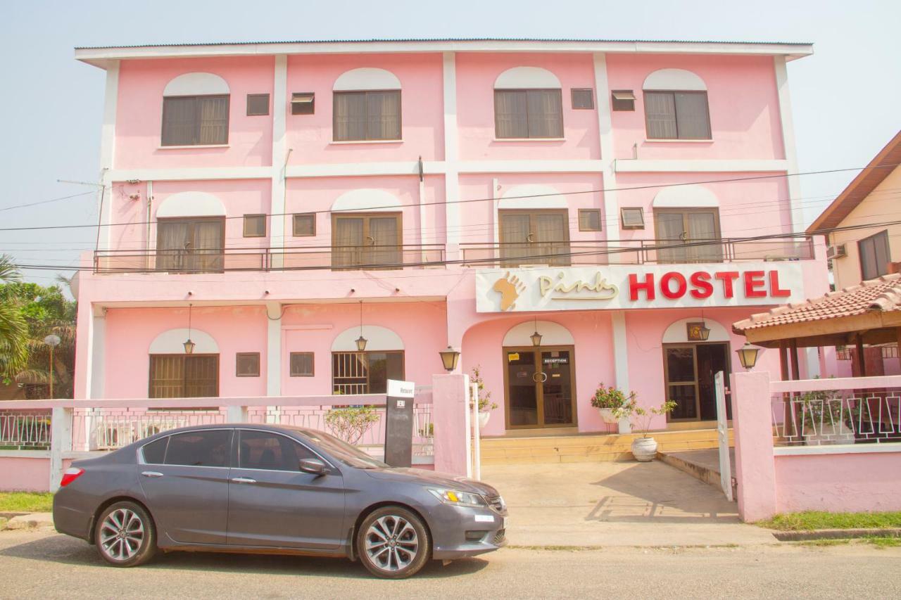 Pink Hostel Accra Bagian luar foto